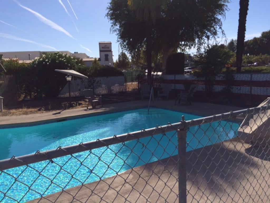 Vino Inn & Suites Atascadero Exterior photo