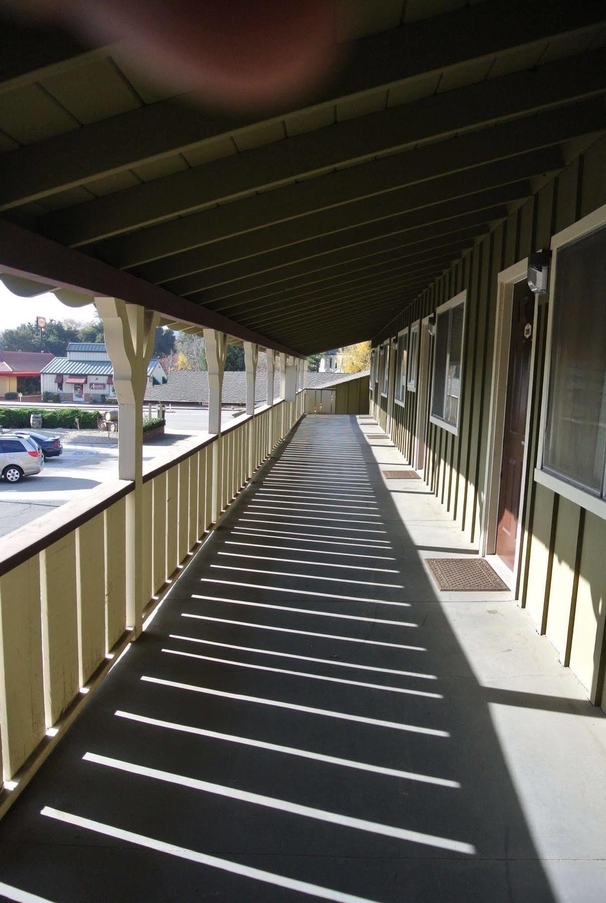 Vino Inn & Suites Atascadero Exterior photo