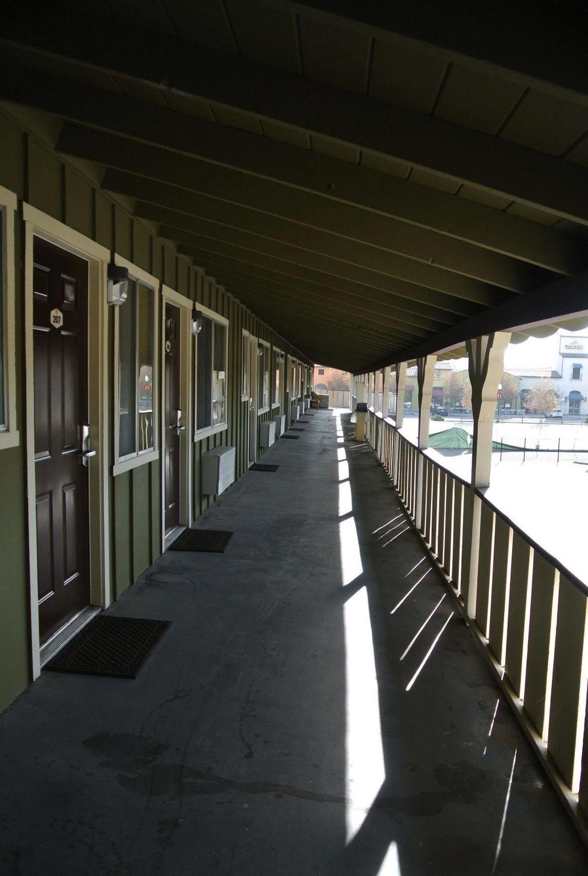 Vino Inn & Suites Atascadero Exterior photo