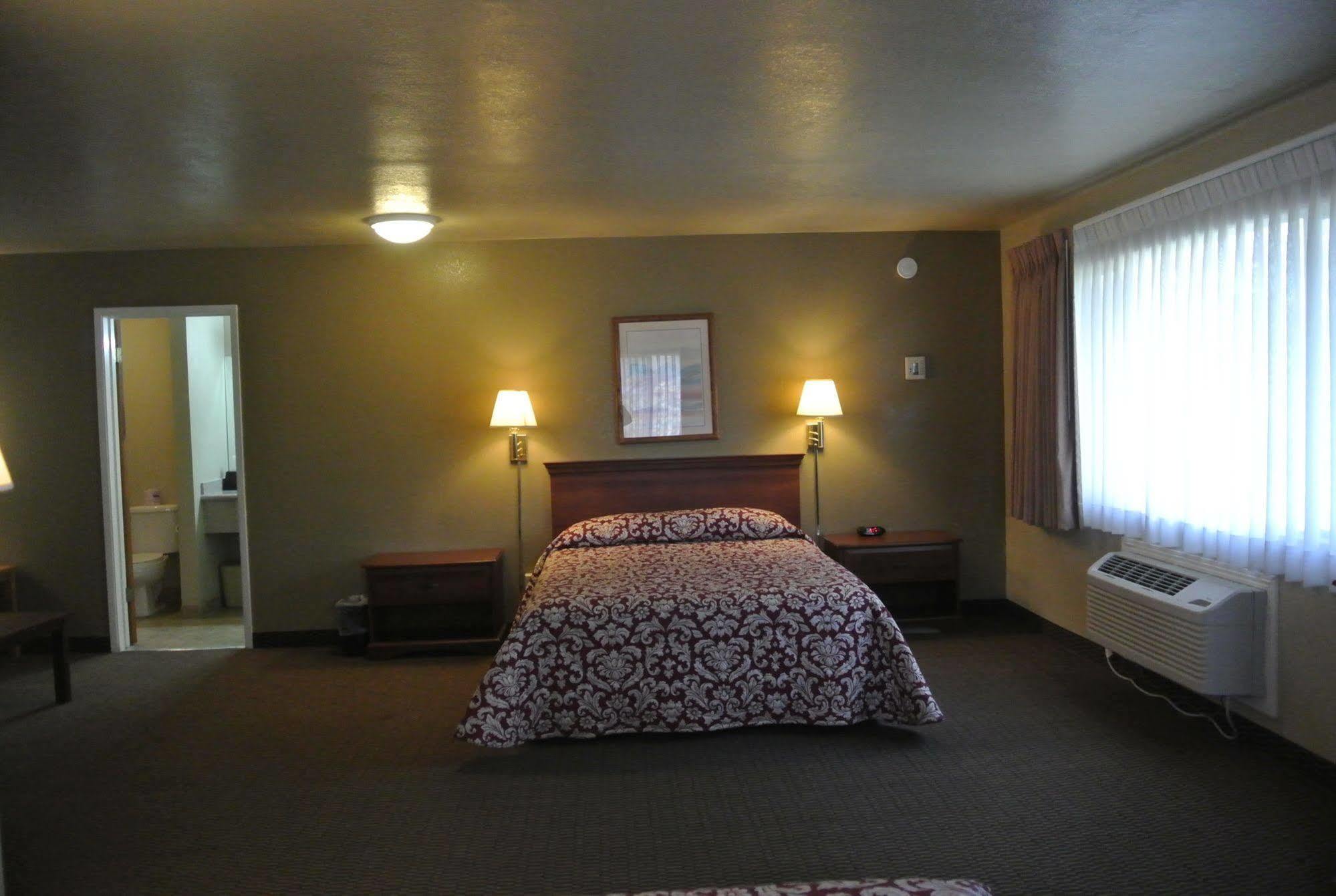 Vino Inn & Suites Atascadero Exterior photo