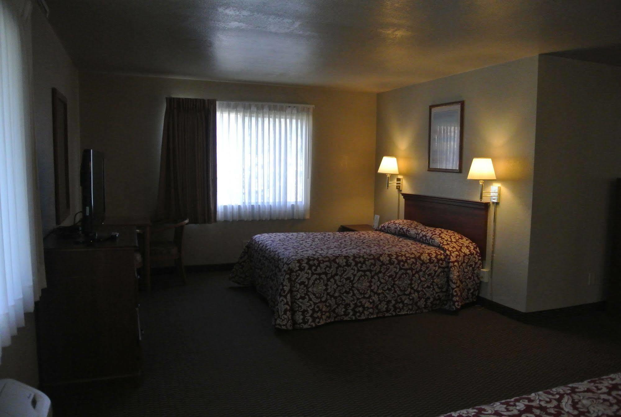 Vino Inn & Suites Atascadero Exterior photo